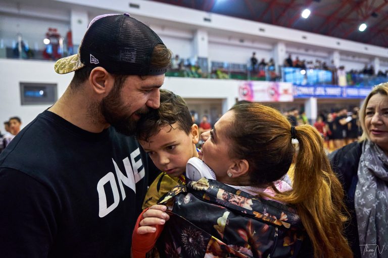 Fiul lui Andrei Stoica este campion la lupte, spre disperarea mamei sale. „Urați-mi baftă că nu o să fiu sănătoasă la cap foarte mult timp” VIDEO EXCLUSIV