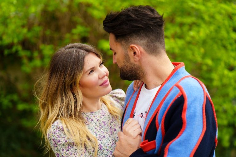 Smiley și Gina Pistol se căsătoresc. “Este firesc să primiți vestea aceasta de la noi”. Primele declarații