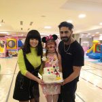 Misha experimentează preadolescența alături de fiica ei și a lui Connect-R