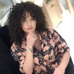 Misha experimentează preadolescența alături de fiica ei și a lui Connect-R