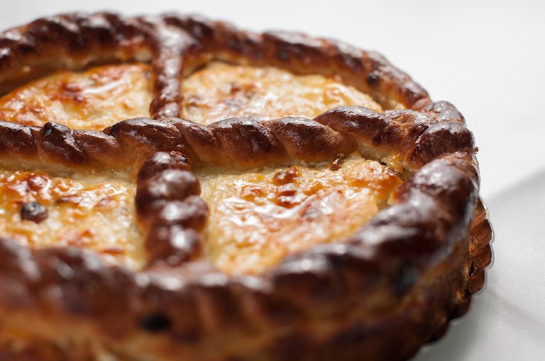 Pască cu aluat de cozonac. Cea mai bună rețetă. Așa o făceau bunicile la țară