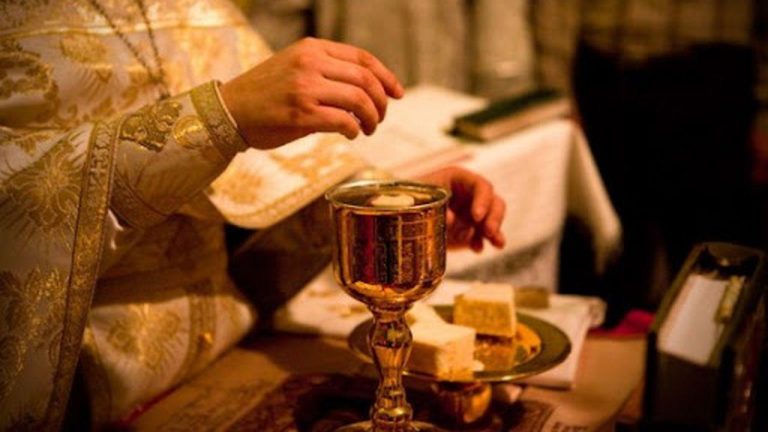 Sfânta Împărtășanie și regulile pe care trebuie să le respecte orice credincios