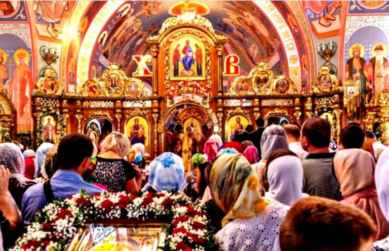 Tradiții și obiceiuri de Izvorul Tămăduirii. Ce e bine să faci în această zi pentru a avea noroc