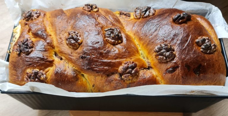 Cu ce ungeau bunicile cozonacii ca să le dea luciu. Siropul special pe care îl preparau