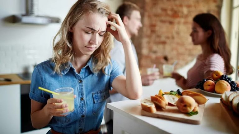 Eu și soțul meu nu ne mai înțelegem. Pleacă de acasă după fiecare ceartă, uneori lipsește cu zilele