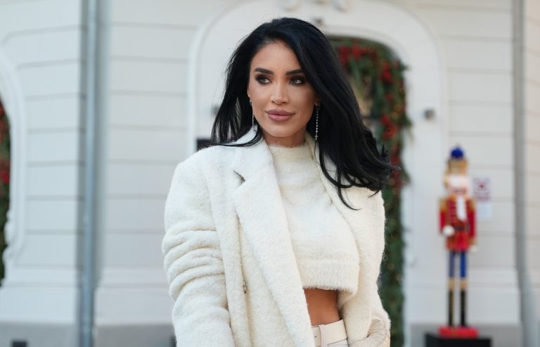 Cum face față Adelina Pestrițu hate-ului din mediul online: „Am și eu momente în care simt să mă închid în cameră”. Cine o ajută să nu renunțe: “El mă pune pe picioare” VIDEO EXCLUSIV