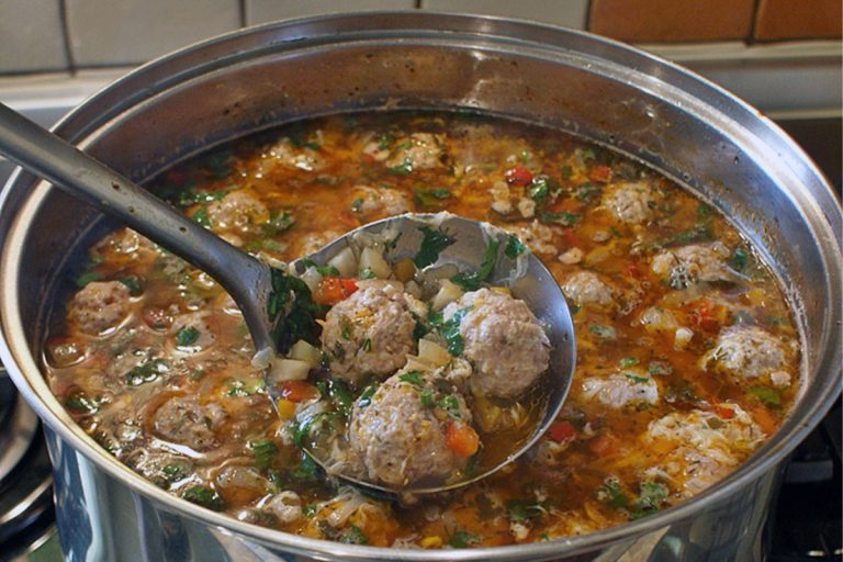 Ce trebuie neapărat să adaugi în carnea de la perișoare pentru a fi pufoase și gustoase. Trucul special al gospodinelor desăvârșite