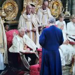 Ce conține coroana istorică purtată de regele Charles la încoronare