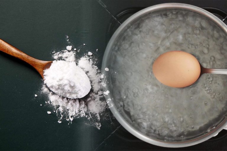 Ce se întâmplă dacă pui bicarbonat de sodiu în apa în care fierbi ouăle. Rezultatul e uimitor