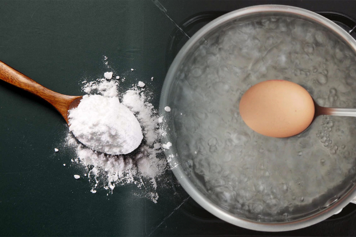 Ce se întâmplă dacă pui bicarbonat de sodiu în apa în care fierbi ouăle. Rezultatul e uimitor