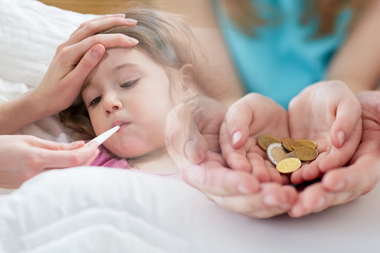 Concediu şi indemnizaţie pentru îngrijirea copilului bolnav. Perioadă a fost extinsă. Ce arată noua lege