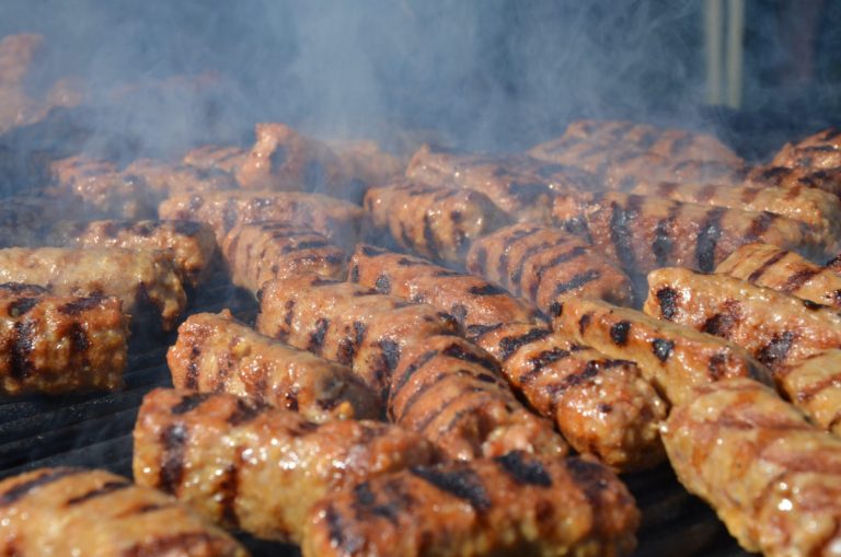 Secretul celor mai buni mici. Ce trebuie să faci de fapt cu micii înainte de a-i pune pe grătar