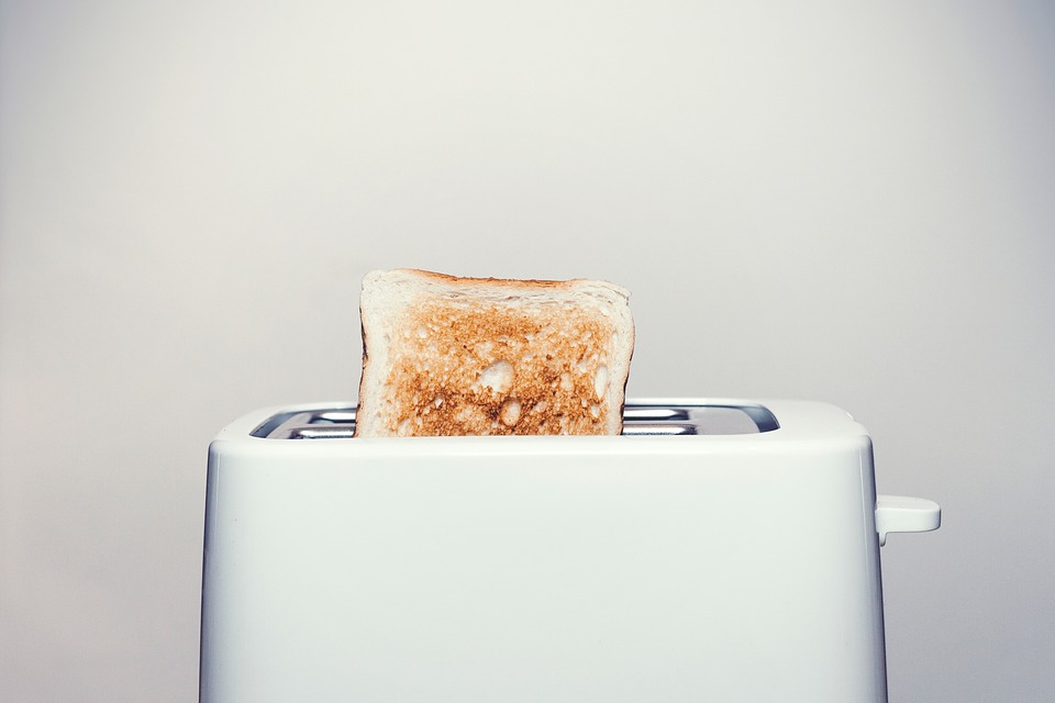 Cum se curăță un toaster