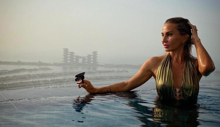 De ce merge Crina Abrudan singură în vacanță. Care este relația dintre ea și soțul ei, Gabi Popescu. „Pentru el e mai complicat” VIDEO EXCLUSIV