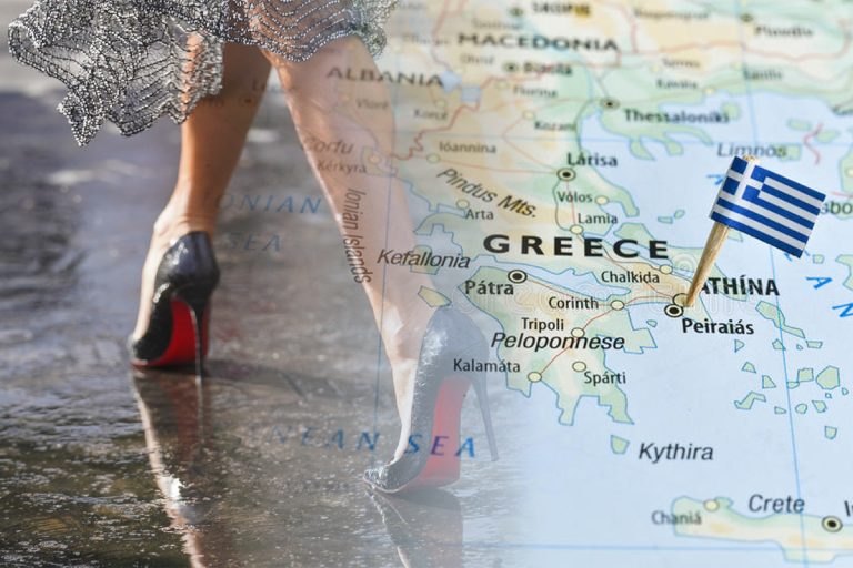 Locul din Grecia unde femeile nu au voie să poartă tocuri. Motivul nebănuit