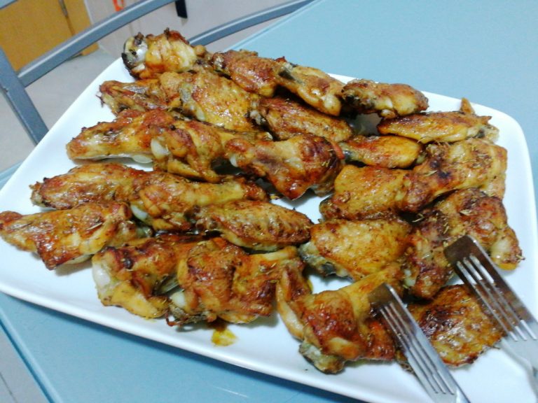 Cât timp rezistă aripioarele de pui la frigider, de fapt. Mulți fac această greșeală