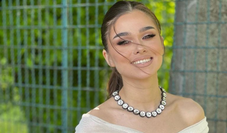 Puține femei ar avea curaj să spună asta. Câți iubiți a avut Theo Rose: “Am avut o dată “