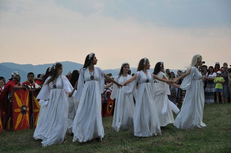 Când sunt Sânzienele în 2023. Pe ce dată pică și care este semnificația acestei sărbători