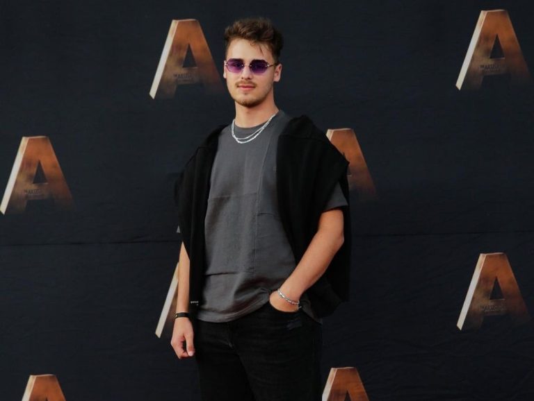 Cât câștigă un tiktoker în România. Denis Matroș, creator de conținut: ”Un clip poate costa 500 de euro, în timp ce la alt influencer poate fi 1000 de euro” EXCLUSIV