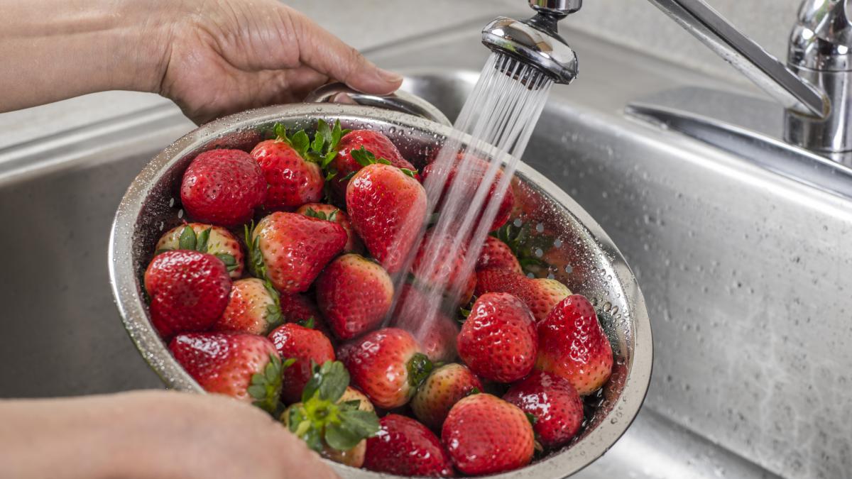 Cum se spală corect căpșunile