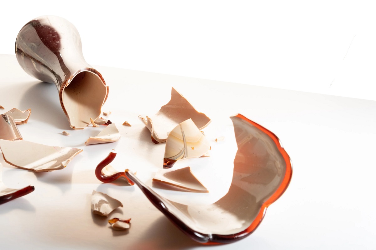 De ce să nu ții niciodată obiecte sparte în casă. Mulți fac greșeala