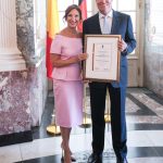 “În sfârșit o ținută care o avantajează!”. Cum a apărut Carmen Iohannis la un dineu oficial în Germania. Și-a schimbat stilistul