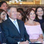 “În sfârșit o ținută care o avantajează!”. Cum a apărut Carmen Iohannis la un dineu oficial în Germania. Și-a schimbat stilistul