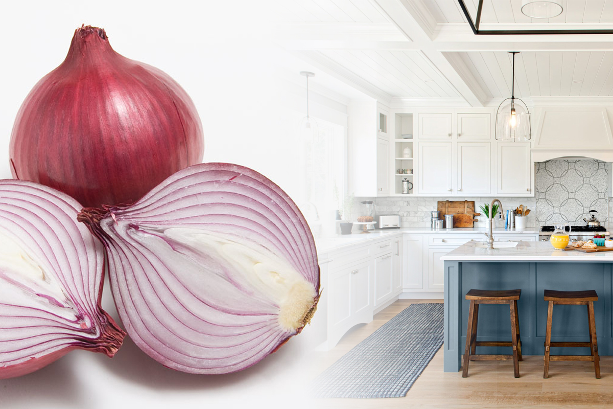 Ingredientul banal care te ajută să elimini mirosul neplăcut al cepei din bucătărie. Cum trebuie să procedezi de fapt-poza pe mega Ceapa și ustoroiul sunt legumele cu cel mai puternic miros. Atunci când tai o ceapă, nu numai că mirosul ei se simte în toată bucătăria, dar compușii organici care sunt eliberați te fac, de multe ori, să lăcrimezi. Pentru a scăpa de mirosul neplăcut de ceapă din bucătărie, poți apela la un ingredient banal, pe care îl ai deja în casă. Cum scapi de mirosul neplăcut de ceapă din bucătărie Indiferent că este gătită sau crudă, ceapa are un miros specific, care se simte în toată bucătăria atunci când o tai. Compușii organici prezenți în această legumă sunt eliberați atunci când ea este tăiată și, indiferent că prepari o salată sau folosești ceapa la gătit, aroma ei se va simți în bucătărie pentru mult timp. Dacă vrei să scapi de mirosul de ceapă, poți apela la un ingredient banal. Este vorba despre bicarbonatul de sodiu, atât de utilizat în gospodărie. Imediat ce ai tăiat ceapa pe jumătate, presară o cantitate generoasă de bicarbonat peste ea. Lasă câteva minute să acționeze, timp în care bicarbonatul va neutraliza mare parte din miros, dar și din iuțeală. Clătește ceapa cu un jet de apă rece, pentru a îndepărta bicarbonatul, după care o poți toca și folosi la preparate. În acest fel, mirosul de ceapă nu se va mai simți în toată bucătăria, iar ceapa nu îți va mai crea probleme atunci când o toci. Bicarbonatul elimină mirosul de ceapă și de pe ustensilele de gătit Aroma cepei nu se simte doar în bucătărie, ci se impregnează și în ustensilele de gătit pe care le folosim. Tocătoarele din lemn și cele din plastic, lingurile și spatulele de lemn și silicon - toate vor avea un miros specific dacă intră în contact cu ceapa, crudă sau gătită, indiferent cât de bine le-am spăla. Apa caldă și detergentul de vase nu sunt îndeajuns de eficiente pentru a elimina mirosul puternic de ceapă, însă bicarbonatul de sodiu o poate face, singur sau în combinație cu alte ingrediente. În cazul tocătoarelor pe care le-ai folosit să tai ceapa, presară o cantitate generoasă de bicarbonat pe toată suprafața, după care adaugă câteva lunguri de oțet. Ingredientul banal care te ajuta sa elimini mirosul neplacut al cepei din bucatarie. Cum trebuie sa procedezi de fapt