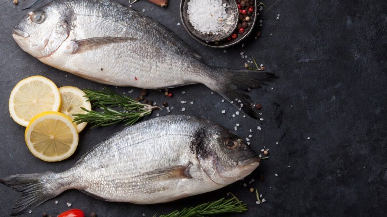 Trucul care elimină mirosul de pește din bucătărie și frigider. Ce trebuie să folosești de fapt, efecte uimitoare