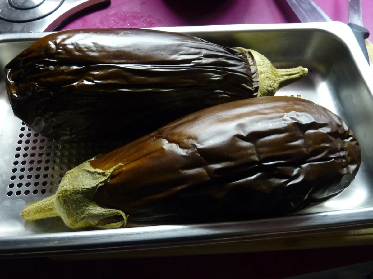 Trucul de decojire rapidă a vinetelor