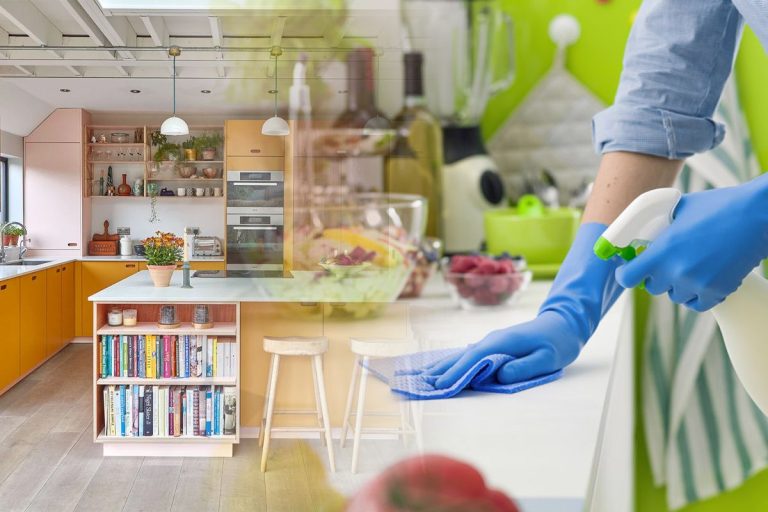 Trucul pentru a-ți face mobila de bucătărie să strălucească de curățenie. Ingredientele banale care funcționează de minune