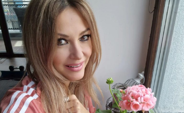 Imagini fabuloase cu Anca Țurcașiu, la 53 de ani. Cum s-a pozat vedeta, în costum de baie, la malul mării: “Cea mai frumoasă”