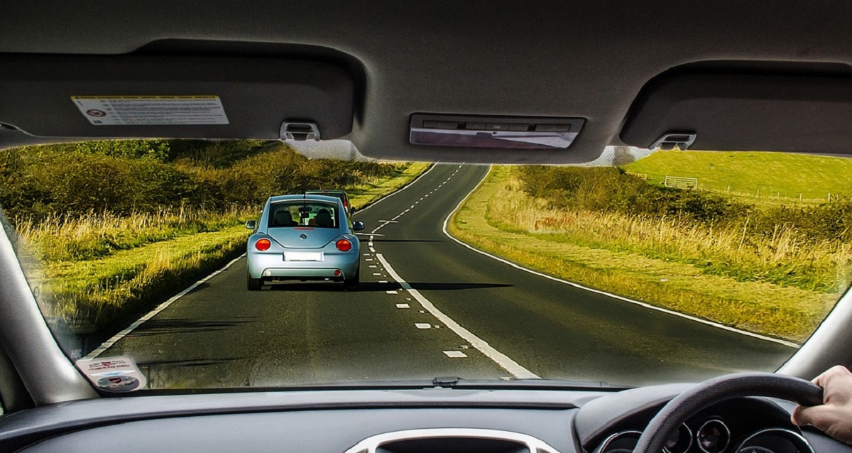 Funcția secretă pe care o are parasolarul mașinii