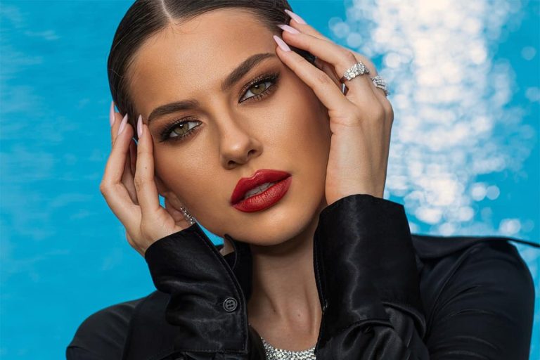 Cadoul prețios primit de Lidia Buble de la iubitul cu 31 de ani mai mare. Artista l-a etalat mândră, toți l-au remarcat