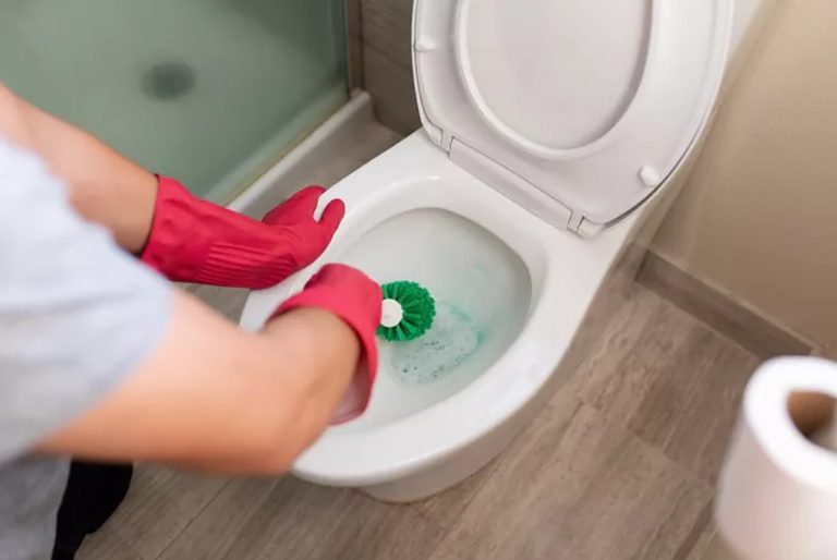 Amestecul puternic care elimină rapid mirosul neplăcut și murdăria din baie. Așa va fi mereu parfumată și curată