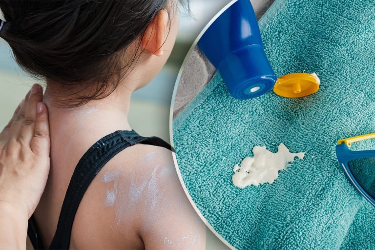 Cum scoți petele de SPF de pe costumele de baie. Trucul banal de mare ajutor