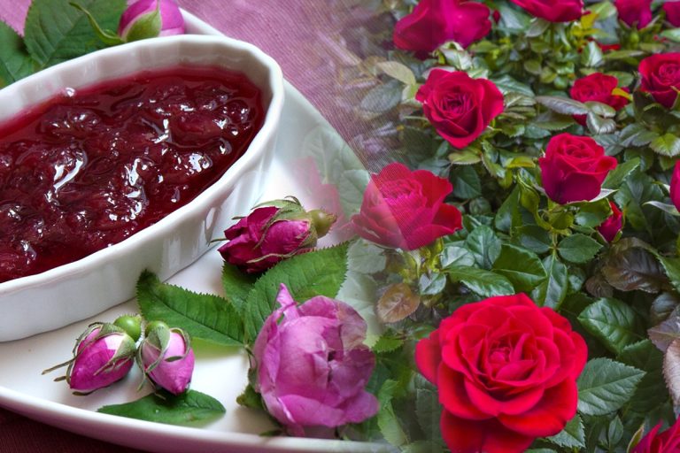 Cum se face dulceața de trandafiri. Pașii esențiali de urmat, rețeta pentru cea mai aromată și parfumată dulceață