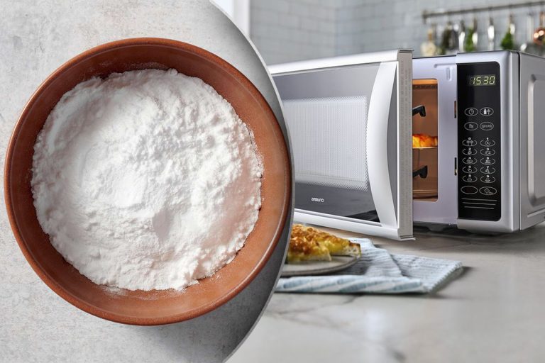 De ce e bine să pui praf de copt în cuptorul cu microunde. Trucul rezolvă o mare problemă