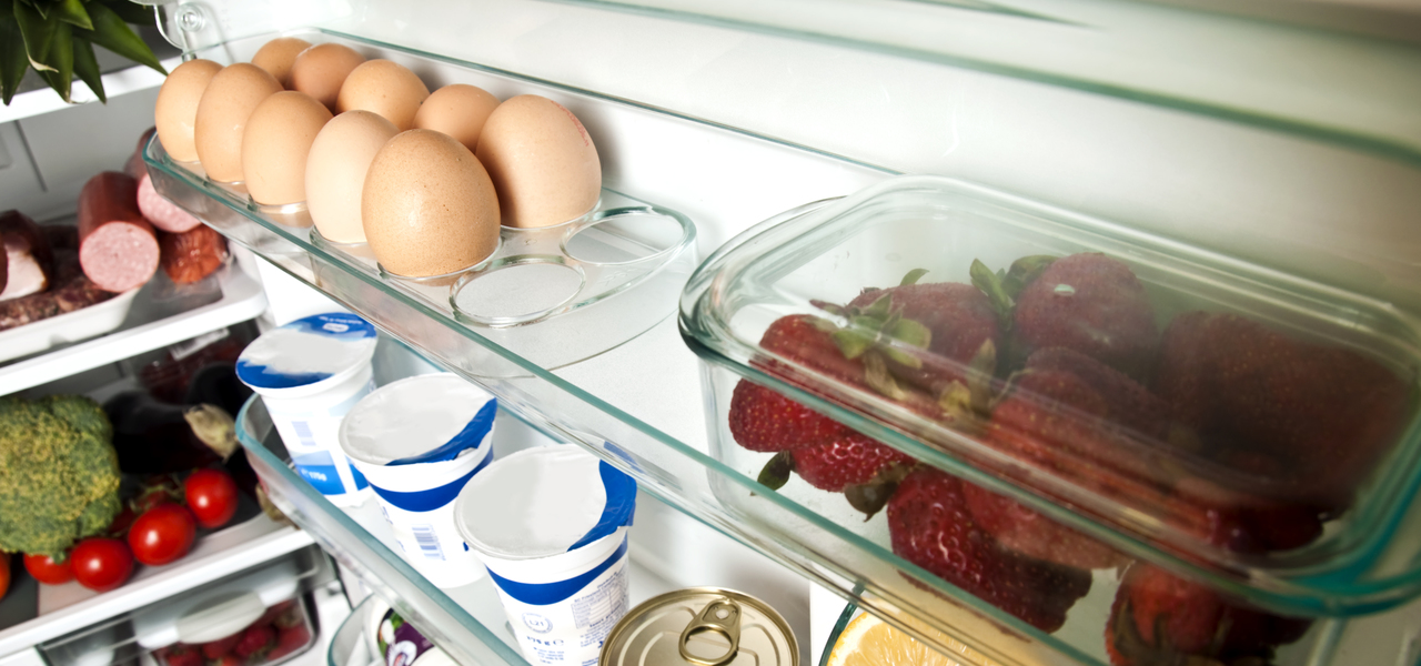 Ingredient ieftin pentru combaterea mirosurilor din frigider