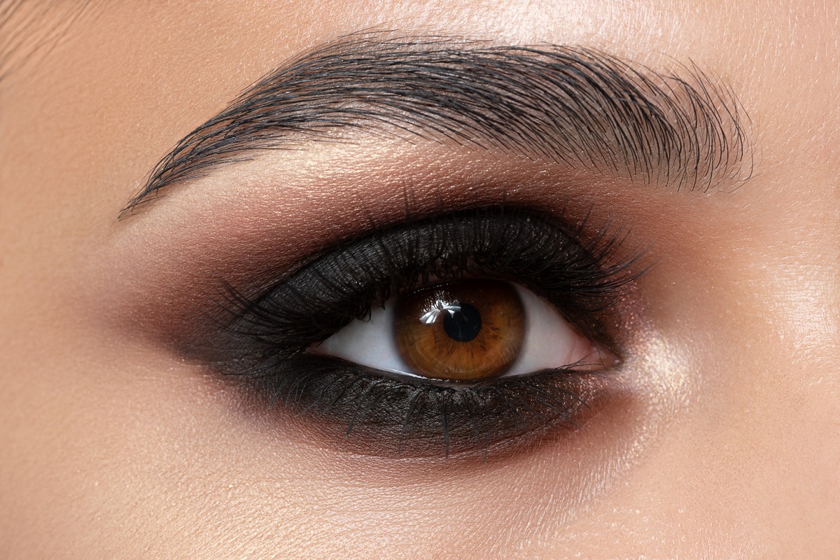 Machiajul care iti pune in evidenta ochii caprui. Cum sa-ti iasa din prima smokey eyes