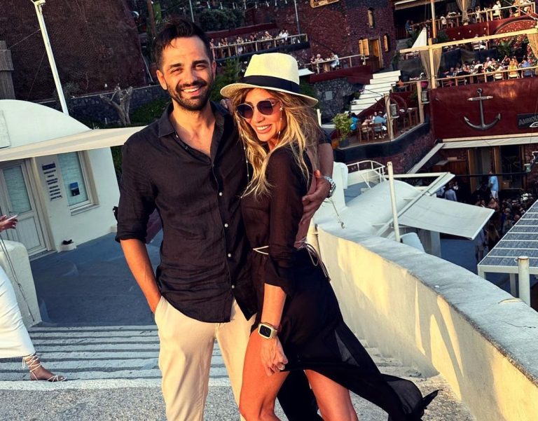 Nuntă surpriză în showbiz! Mihai Gruia, ex-Akcent, și Ilinca Obădescu de la Kanal D s-au căsătorit. Ce rochie de mireasă a ales prezentatoarea