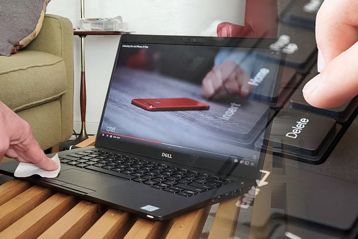 Renunta imediat la solutiile din comert. Ingredientul surpriza care elimina praful de pe tastatura laptopului
