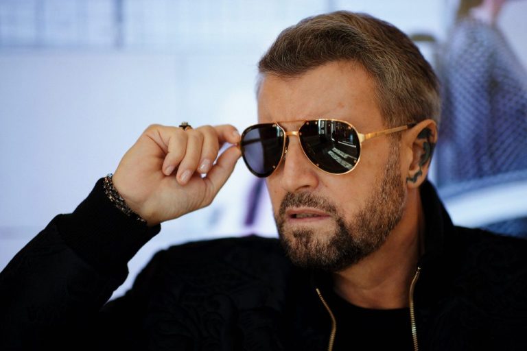 Secretul ascuns în spatele imaginilor postate de Cătălin Botezatu pe internet. Chiar celebrul designer l-a dezvăluit VIDEO EXCLUSIV