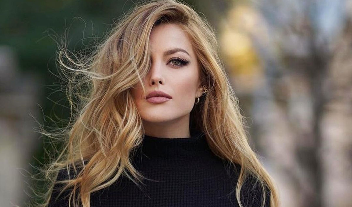 Toata lumea o stie pe Elena Gheorghe, insa putini au vazut-o pe sora ei. Ana e de o frumusete rara