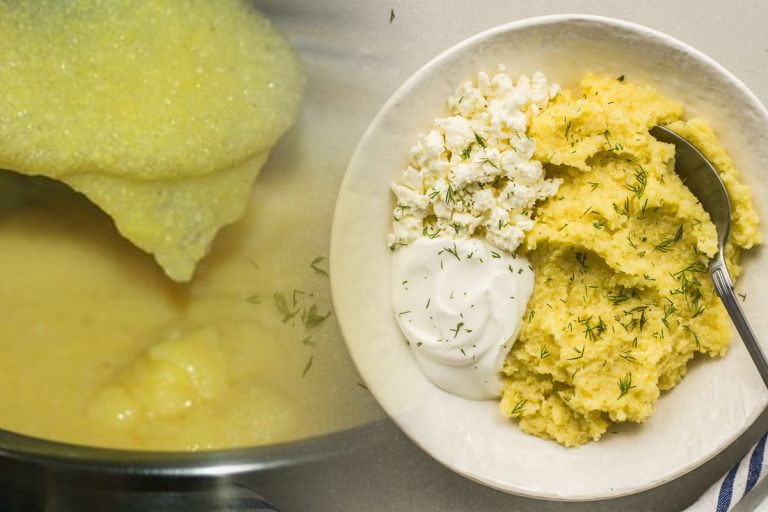 Trucul pentru o mămăligă fără cocoloașe. Ce să faci înainte de a adăuga mălaiul în apă. Iese perfectă așa