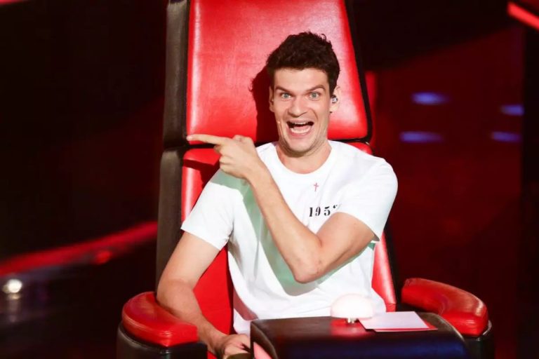 Tudor Chirilă a făcut publică imaginea. Cum le-a surprins pe Theo Rose și Irina Rimes, în prima zi de filmări la Vocea României