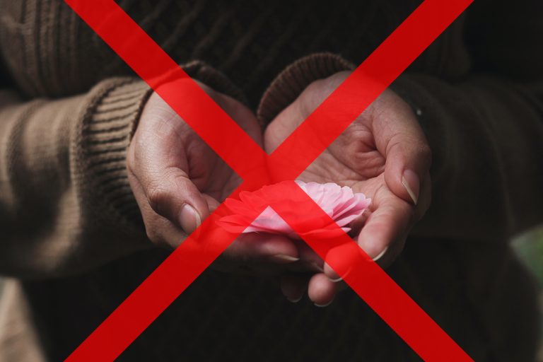 Ce să nu le împrumuți niciodată prietenilor. Greșeala care atrage ghinionul în casa ta