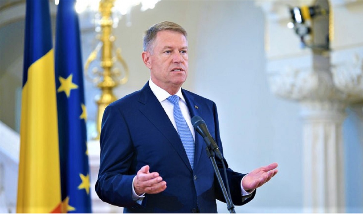 Femeia misterioasa in care Klaus Iohannis are cea mai mare incredere. E mereu langa el