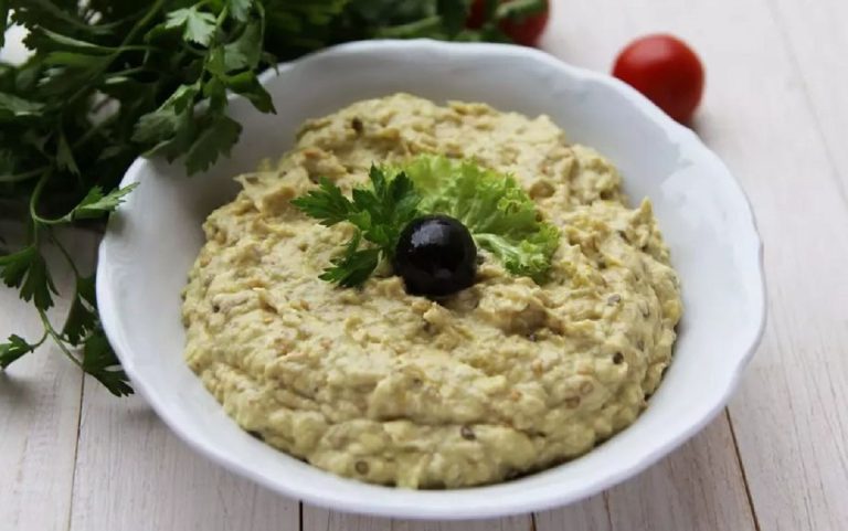 Cu ce poți să înlocuiești uleiul în salata de vinete. Așa va fi mult mai delicioasă. Bonus: nici nu îngrașă