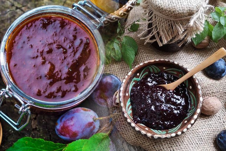 Cât se fierbe gemul de prune. Ce se adaugă la final pentru o textură deosebită. Trucul de aur al gospodinelor